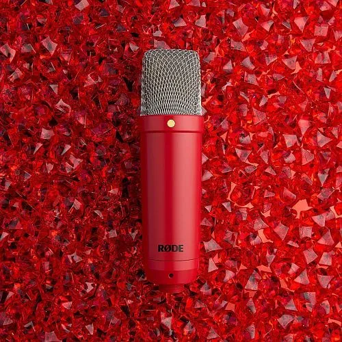 Rode NT1 Signature Red Студийный конденсаторный микрофон.