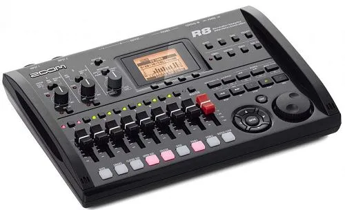 Zoom R8 Портостудия. 8-трековый рекордер, аудио интерфейс, контроллер, сэмплер.