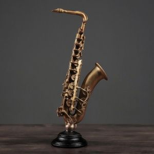 Статуэтка. Саксофон на подставке. Размер 37 х 17 х 10 см.